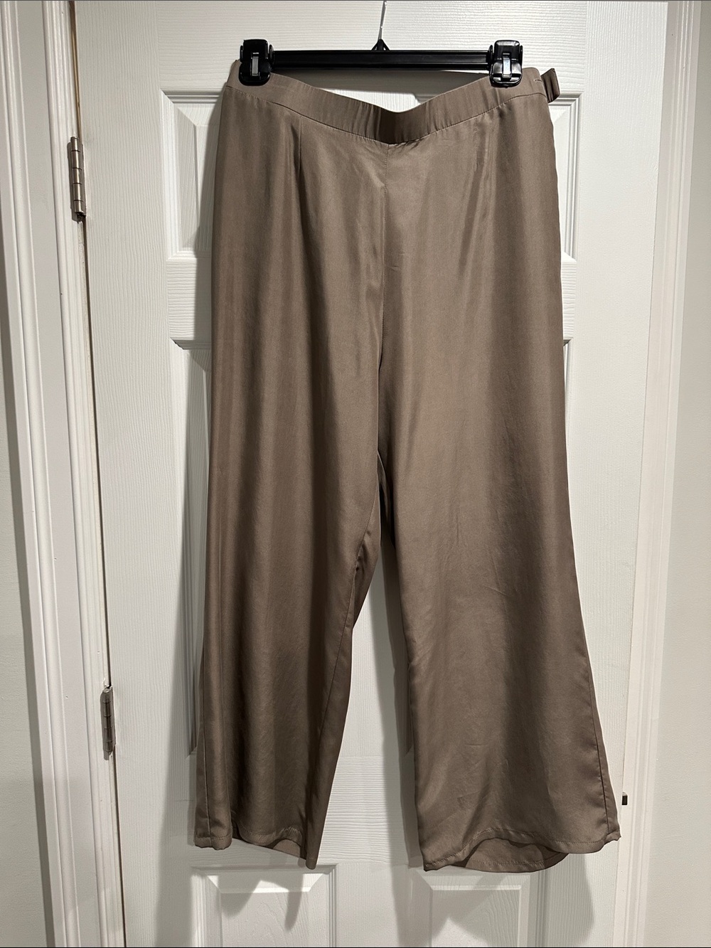 Katherine Barclay Wide-Leg Pants in Taupe